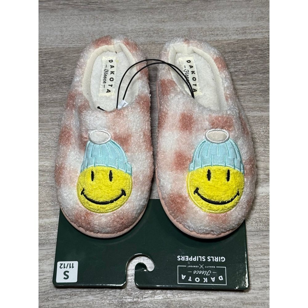 Dakota Fleece winter‎ beanie smiley face Slippers. NWT kids 11-12
